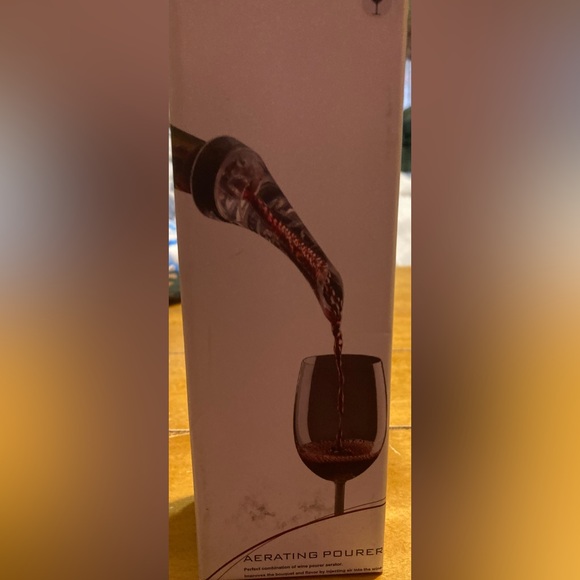 NWT Wine Aerating Pourer - Picture 10 of 10